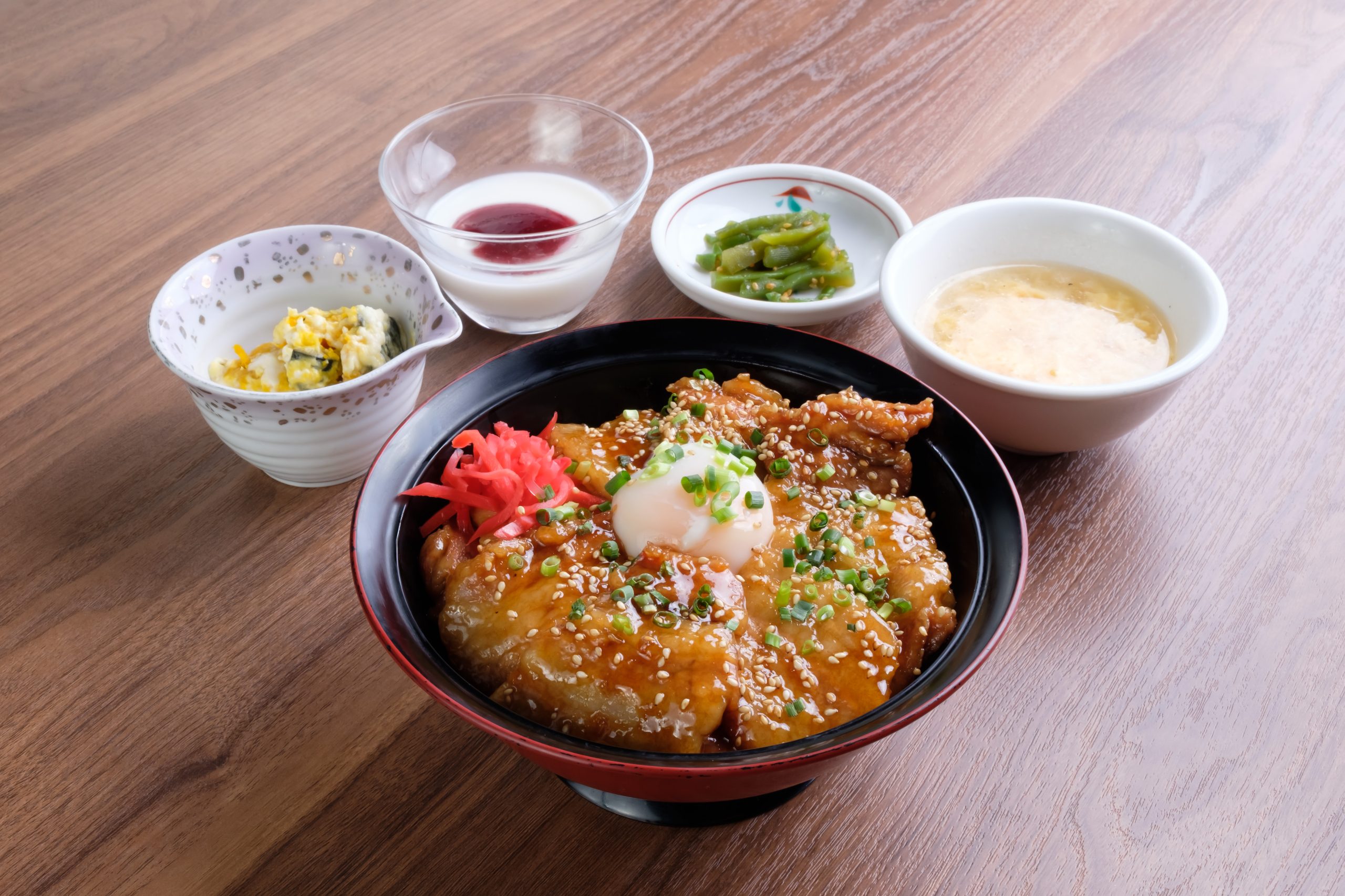  帯広豚丼　那須三元豚使用